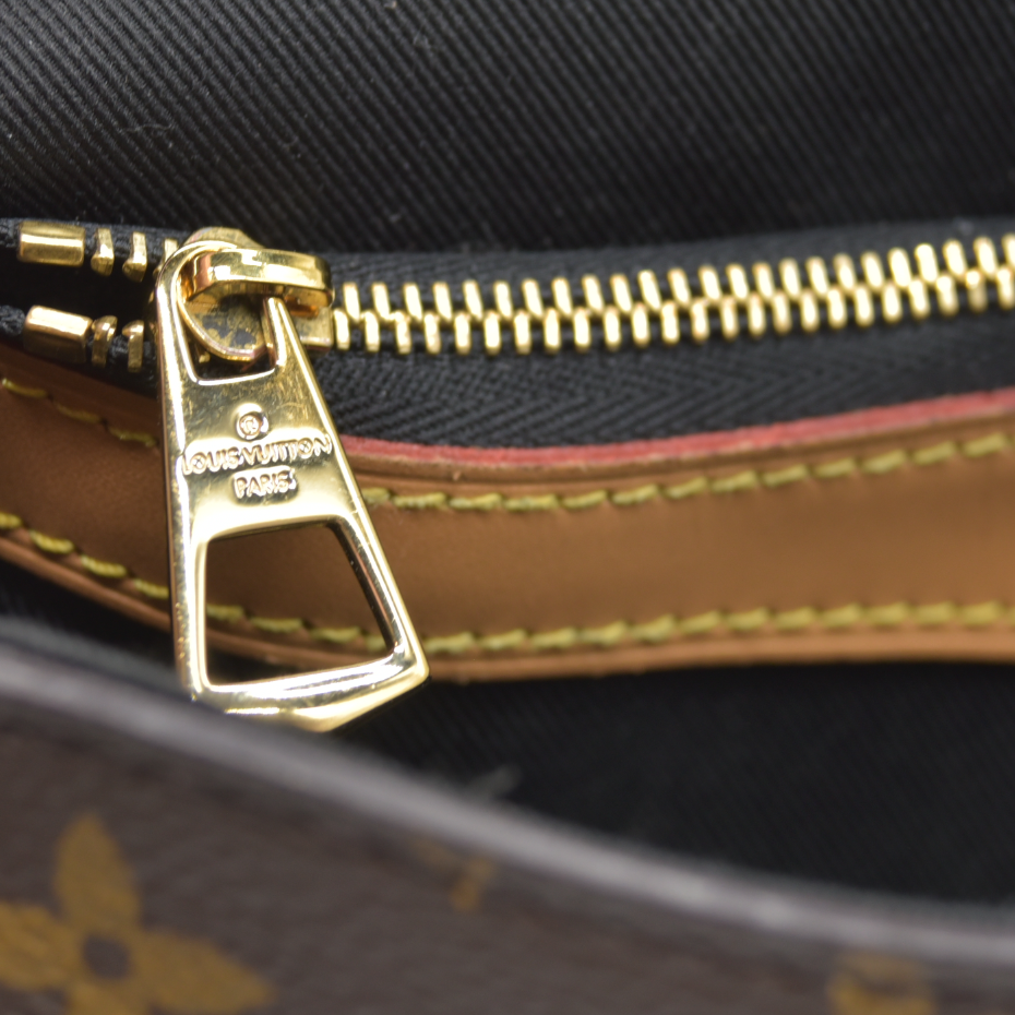 $2620 LOUIS VUITTON  Monogram Diane Black RFID Crossbody