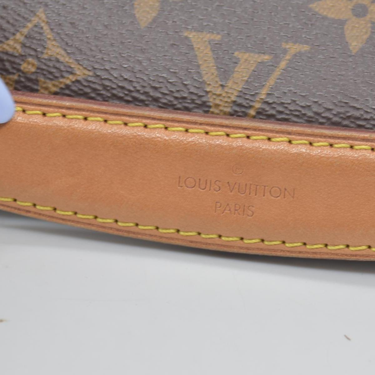 $2750 2018 Louis Vuitton  Monogram Pochette Metis PL2188