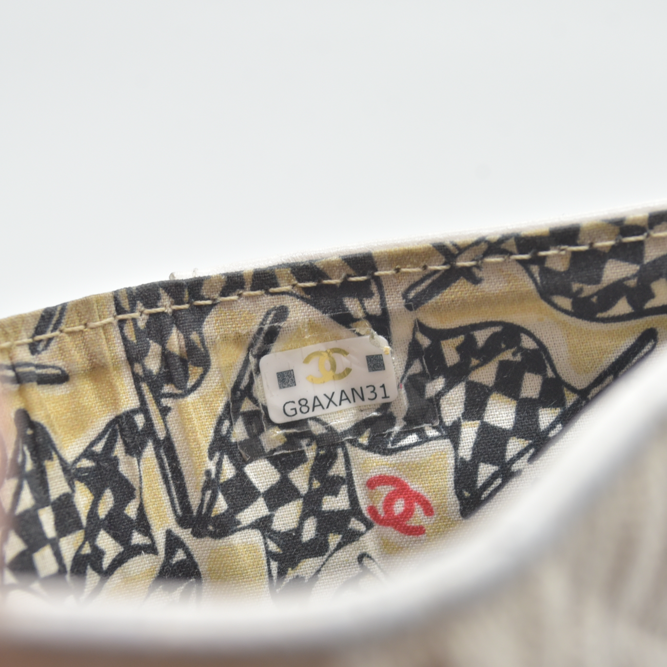 $1075 Chanel Small Flap Trifold Interlocking CC Logo Wallet Caviar RFID
