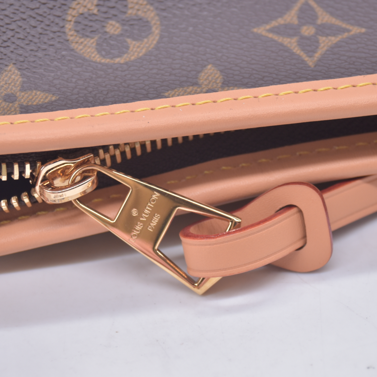 $2700 Louis Vuitton Monogram CarryAll East West RFID 10021155