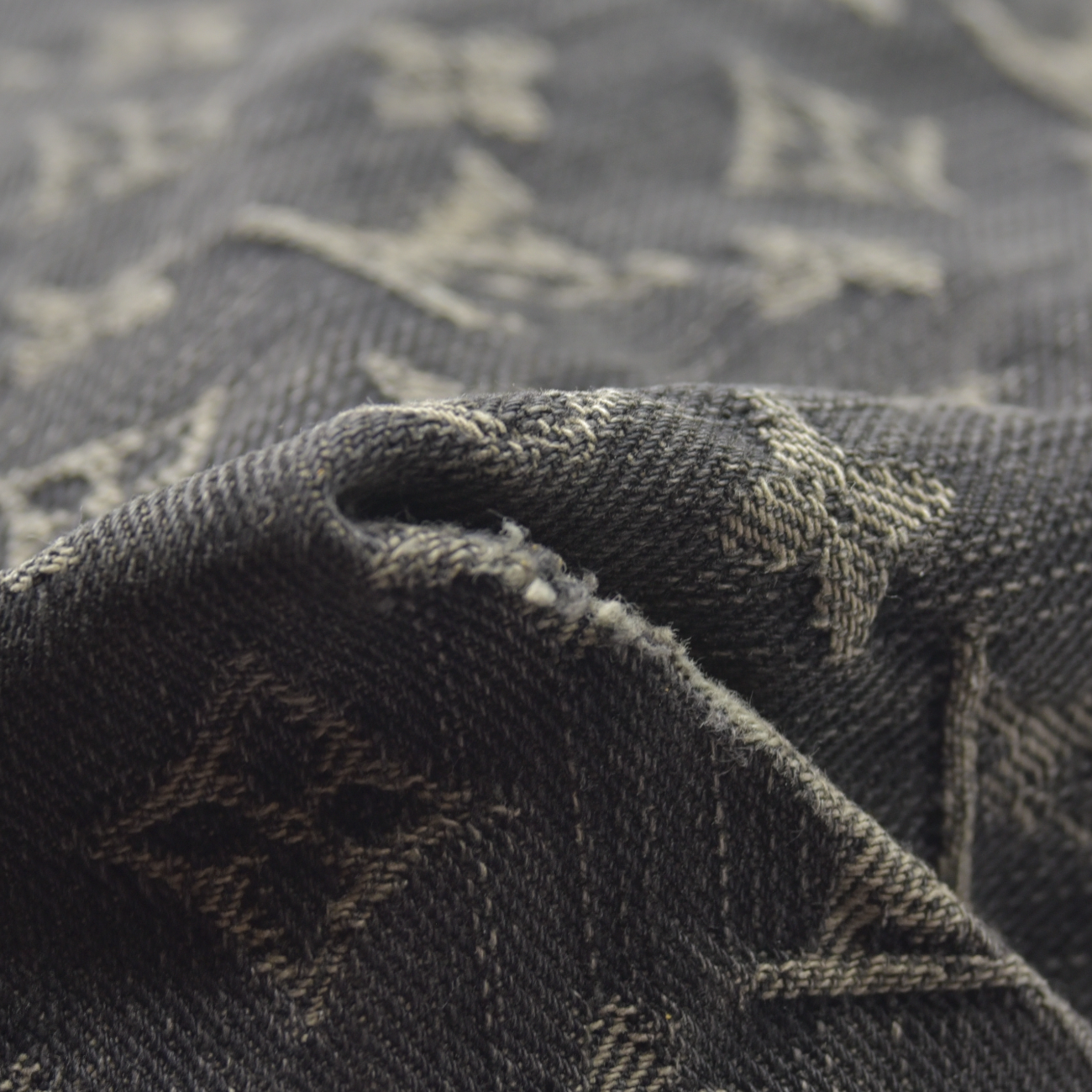 $1965 2007-2009  Louis Vuitton Denim Neo Cabby MM Black