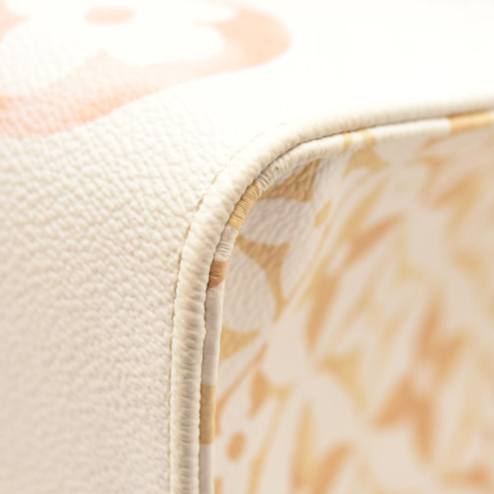 Louis Vuitton  Monogram Giant By The Pool 2.0 Onthego MM Beige RFID