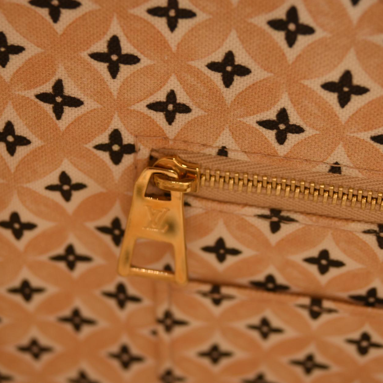 Louis Vuitton  Monogram Giant By The Pool 2.0 Onthego MM Beige RFID