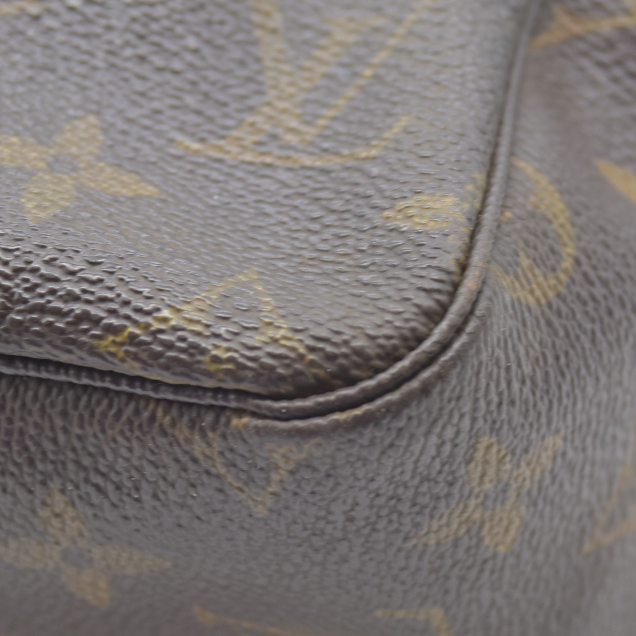 $600 1987 Louis Vuitton Monogram Trousse Toilette 28 874NO