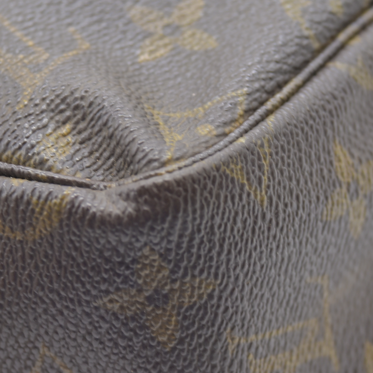 $600 1987 Louis Vuitton Monogram Trousse Toilette 28 874NO