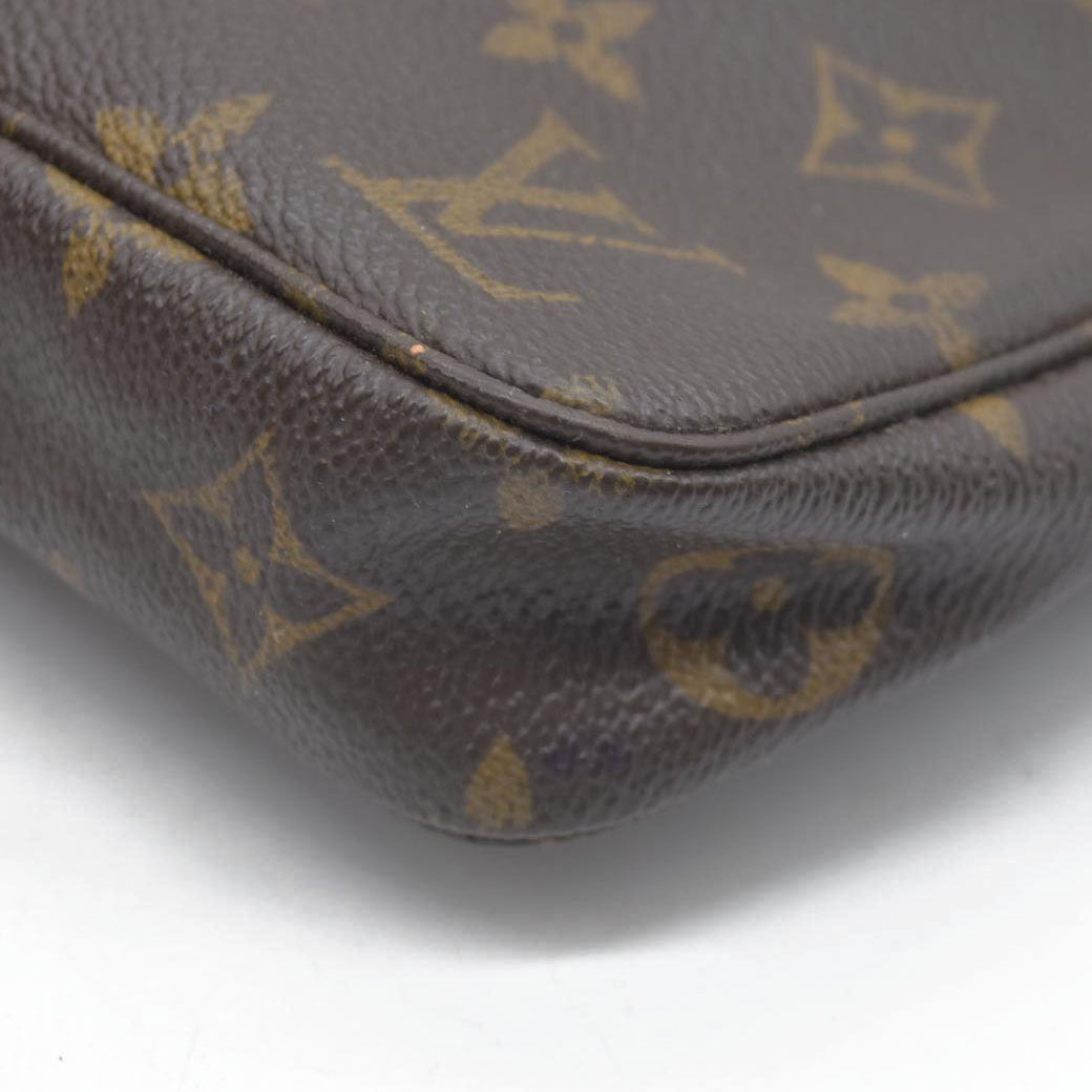 $1290 Louis Vuitton  Monogram Pochette Accessories