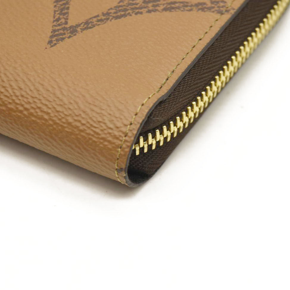 LOUIS VUITTON  Reverse Monogram Giant Zippy Wallet CA0260