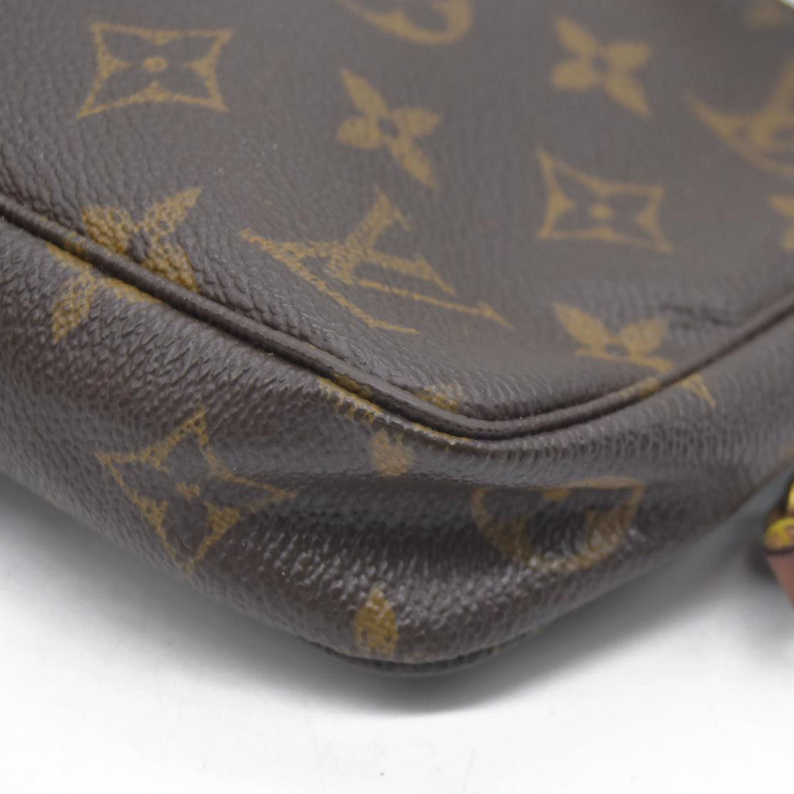 $1290 Louis Vuitton  Monogram Pochette Accessories