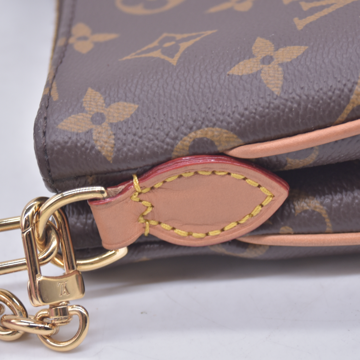 $1950 Louis Vuitton Monogram Liv Pochette RFID 10021156
