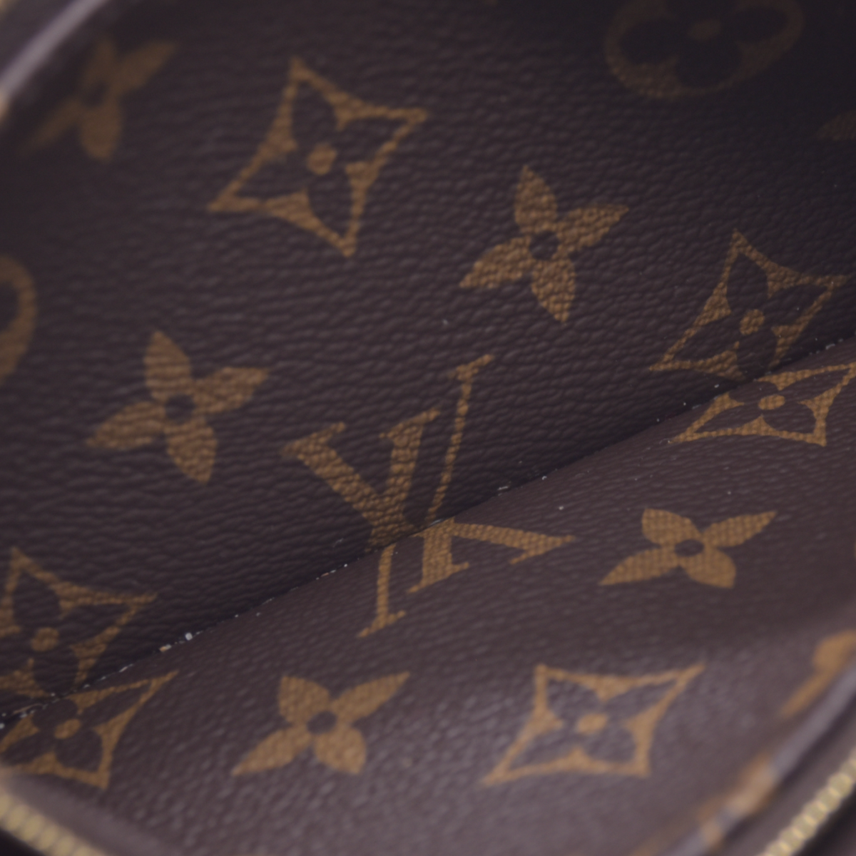 $1950 Louis Vuitton Monogram Liv Pochette RFID 10021156