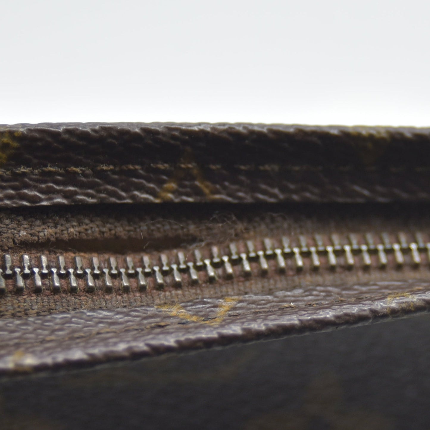 LOUIS VUITTON Posh Toilette 26 Monogram Pouch  844