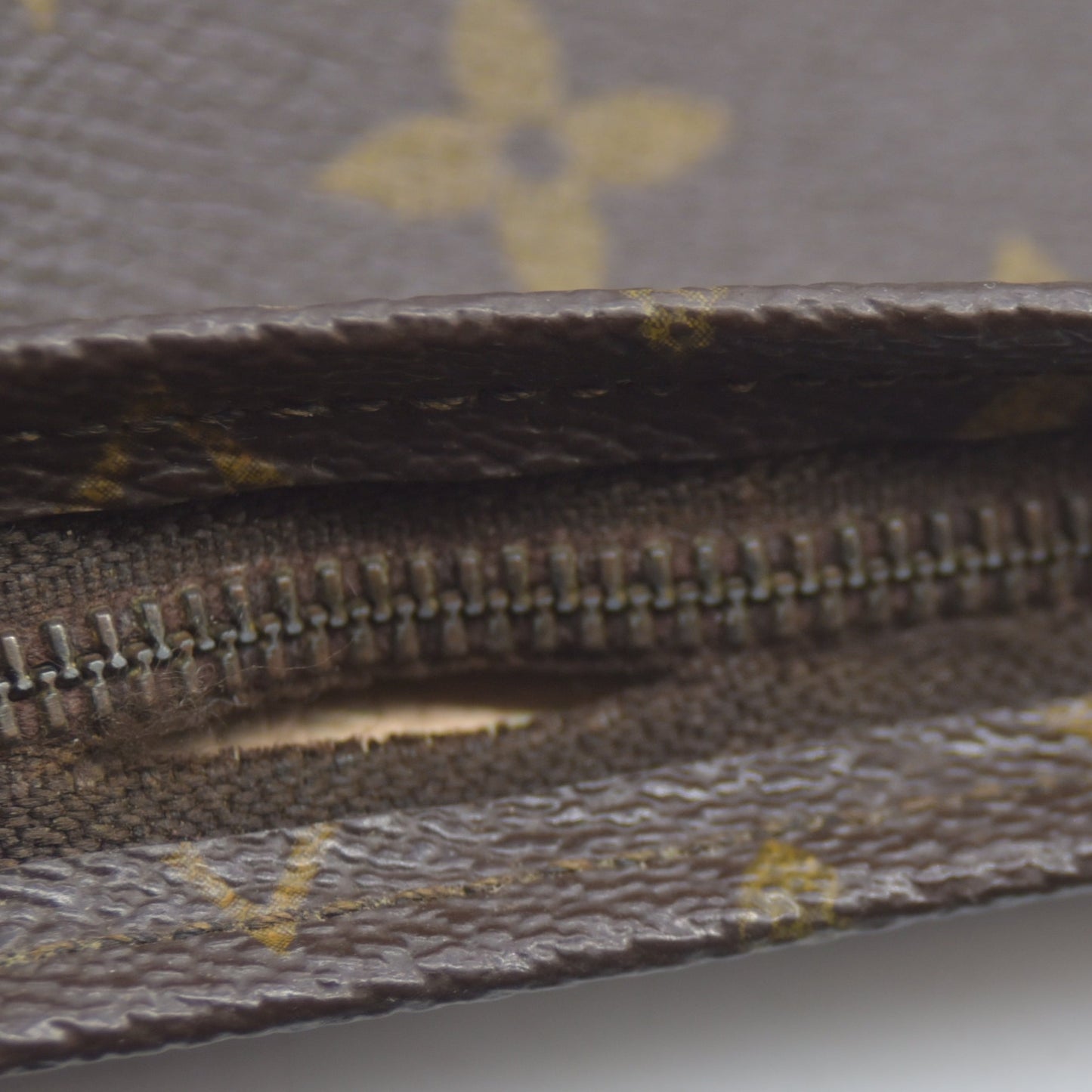 LOUIS VUITTON Posh Toilette 26 Monogram Pouch  844