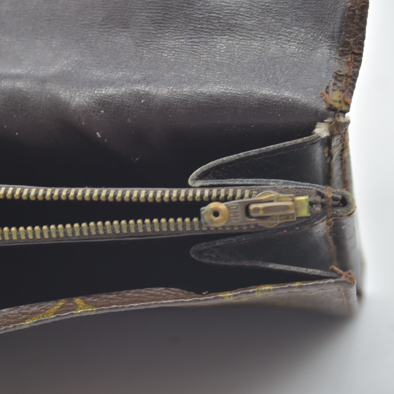 $775 1980s Louis Vuitton Monogram Long Sarah Wallet Brown