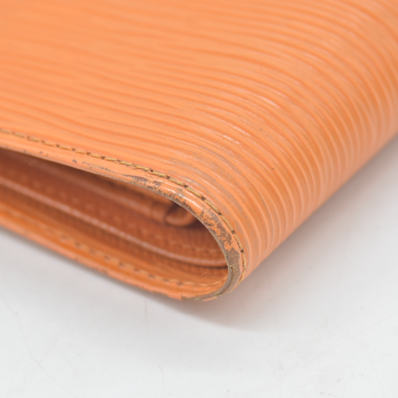 $690 2005 Louis Vuitton Epi Porte-Billets Compact Wallet Orange MI0055