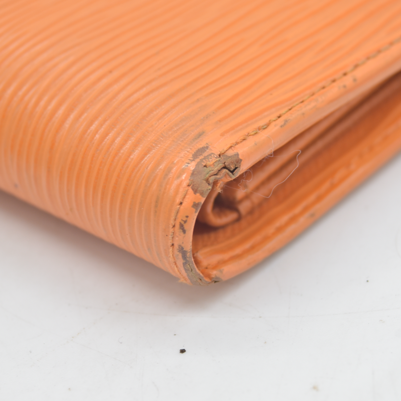 $690 2005 Louis Vuitton Epi Porte-Billets Compact Wallet Orange MI0055