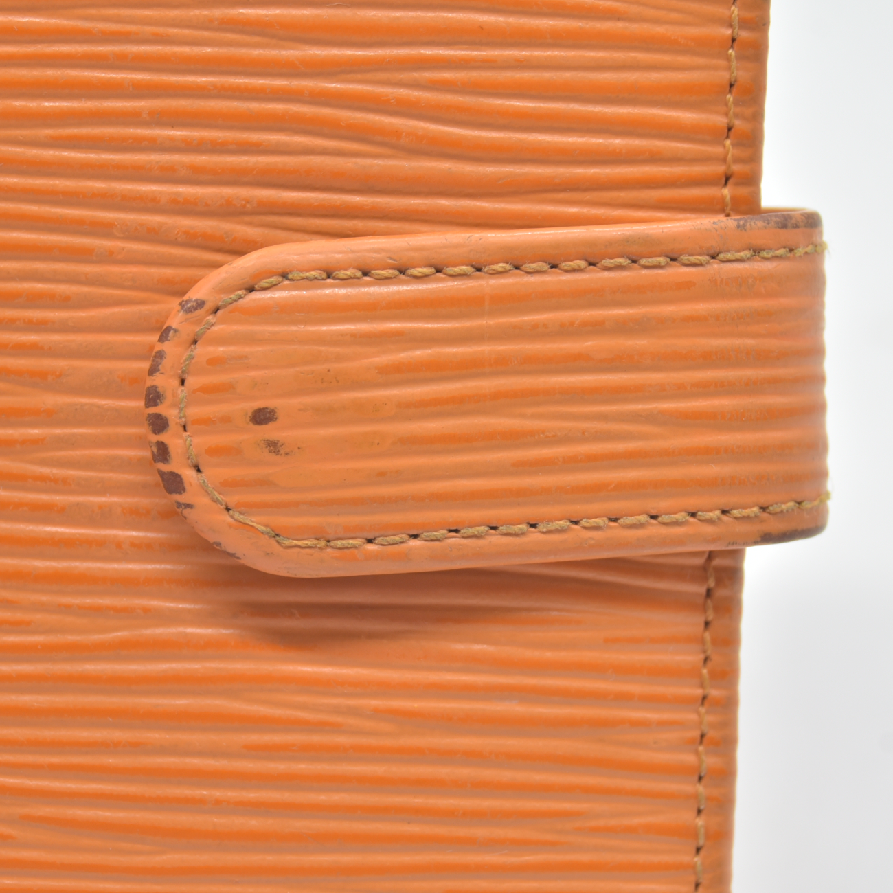 $690 2005 Louis Vuitton Epi Porte-Billets Compact Wallet Orange MI0055