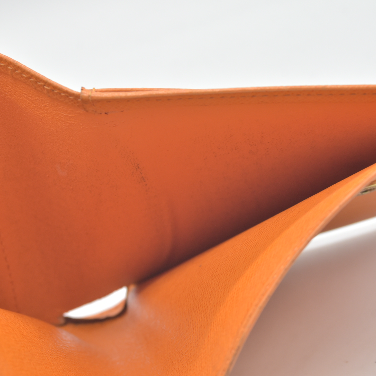 $690 2005 Louis Vuitton Epi Porte-Billets Compact Wallet Orange MI0055