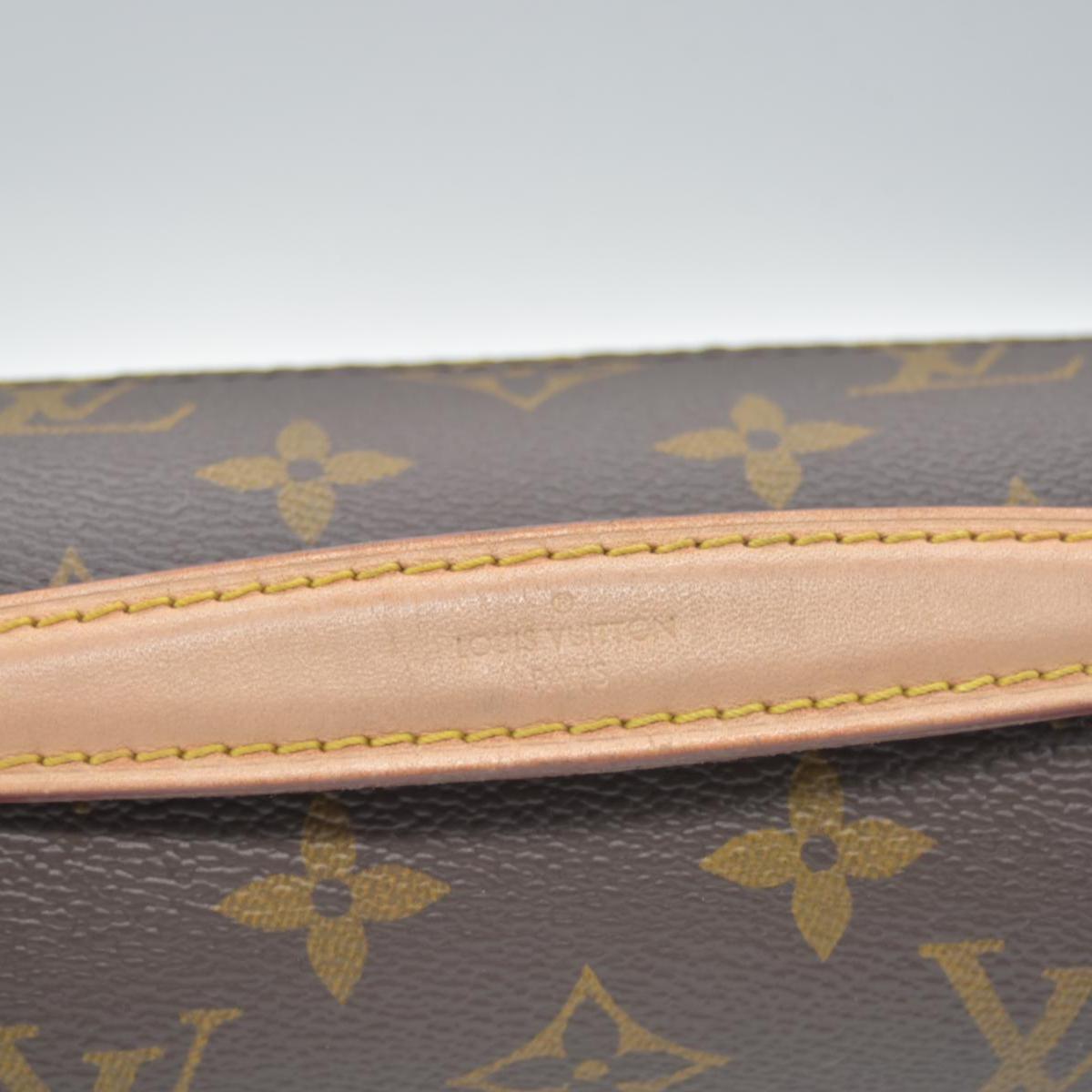 $3300 RFID Louis Vuitton Monogram Pochette Métis East West