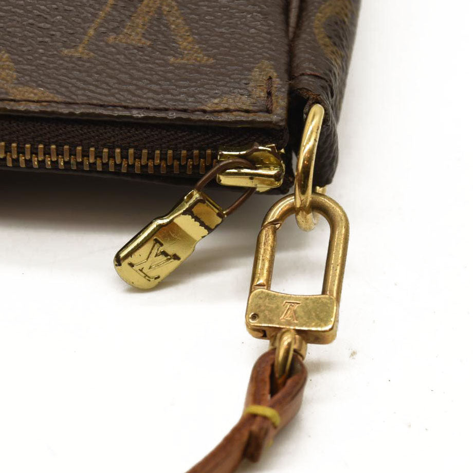 LOUIS VUITTON  Monogram Pochette Accessories VI0030