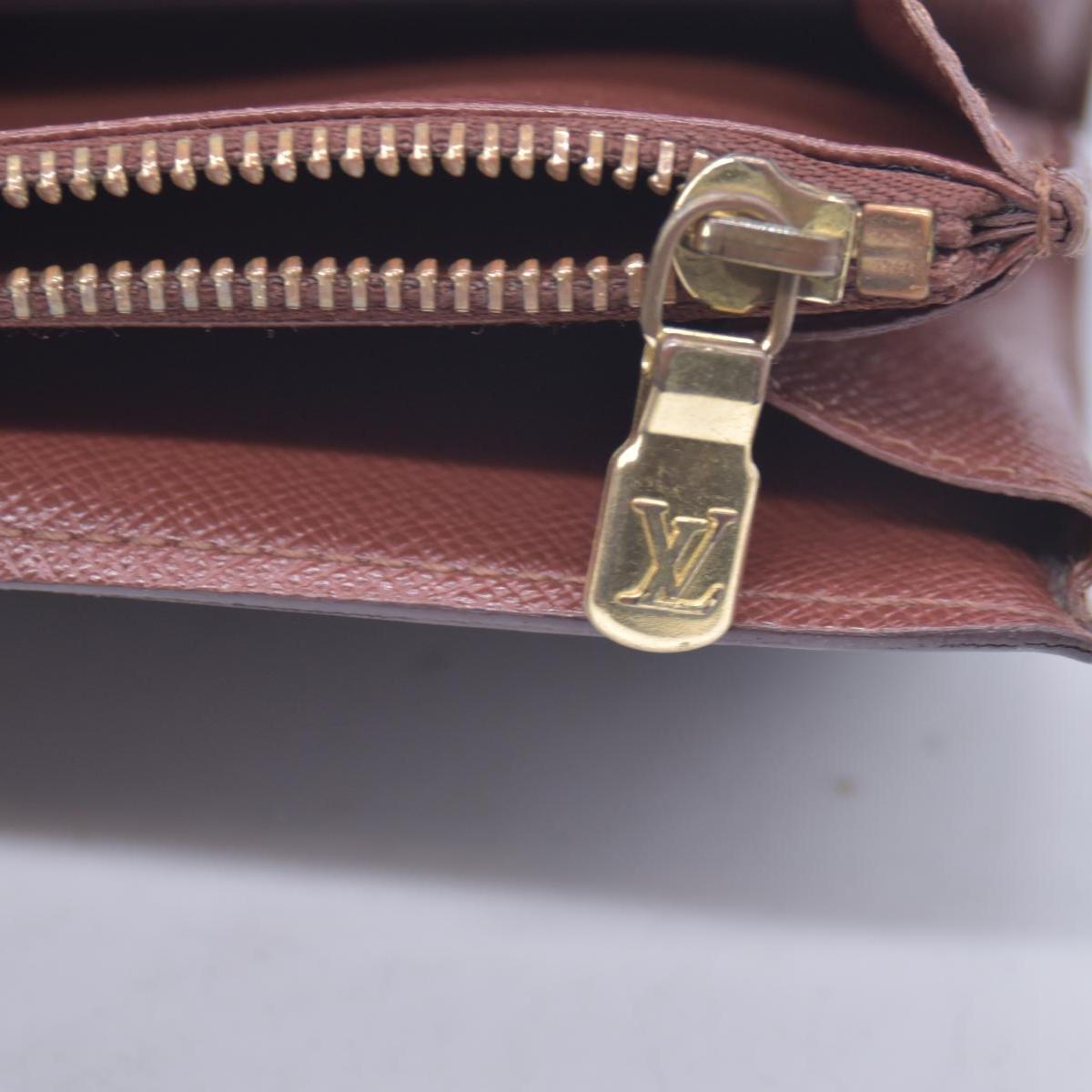 $725 2000 Louis Vuitton Monogram Sarah Wallet SD1010 CONSIGNMENT 10021127