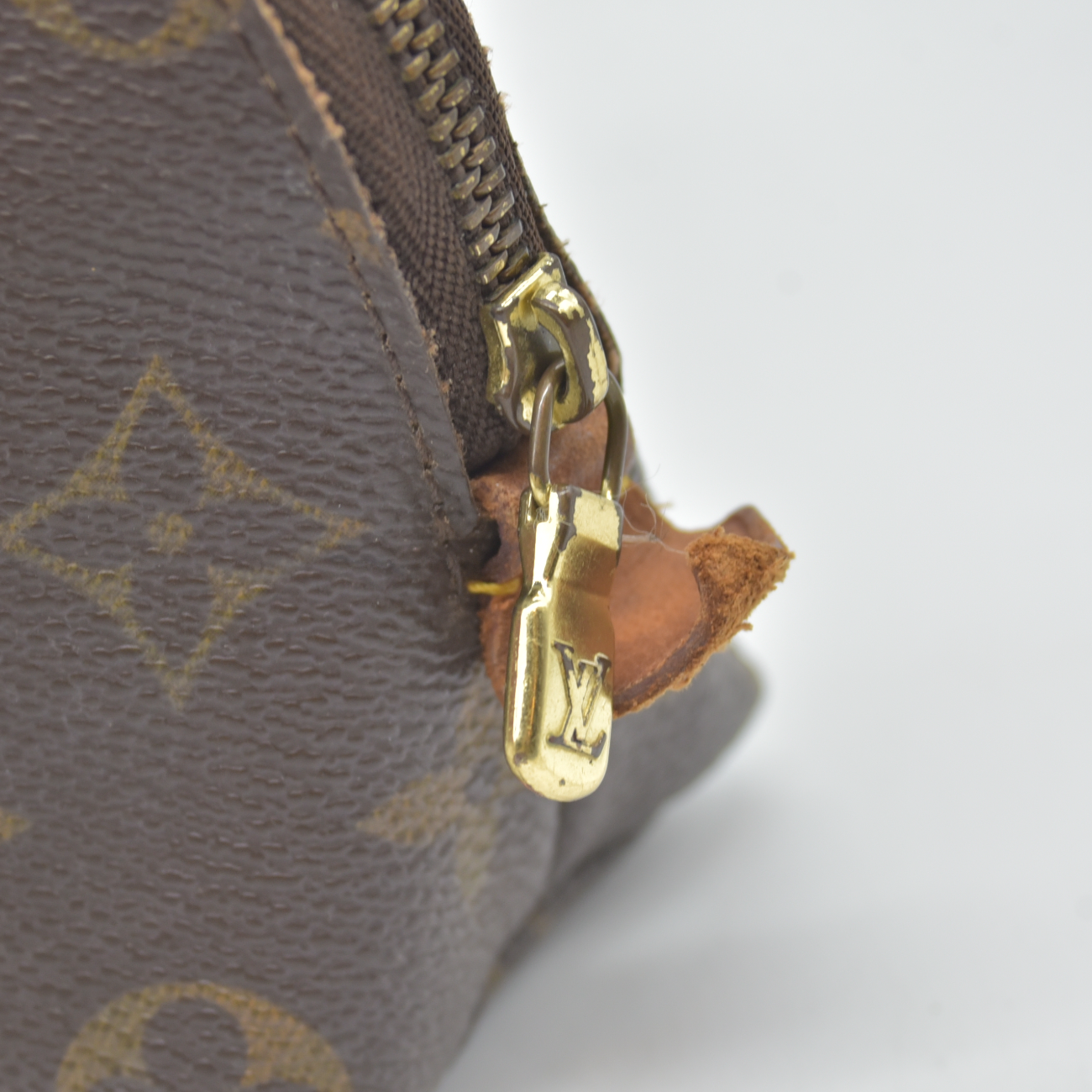 $600 Louis Vuitton Monogram Pochette Cosmetics Pouch Brown  CA0041