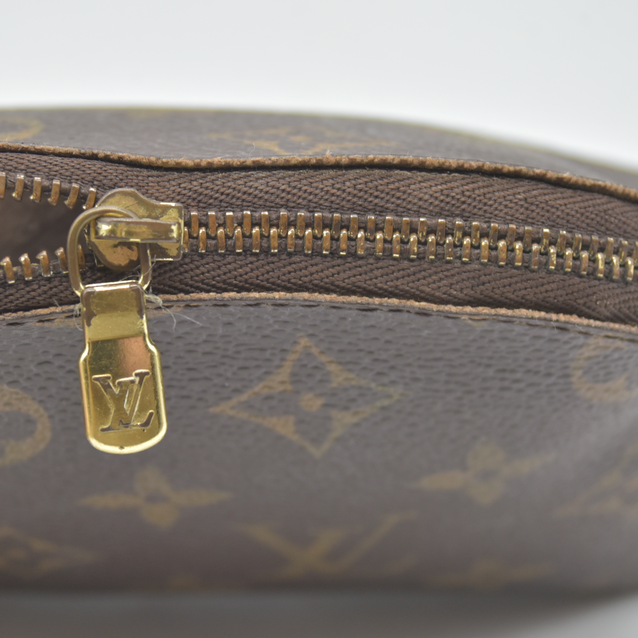 $600 Louis Vuitton Monogram Pochette Cosmetics Pouch Brown  CA0041