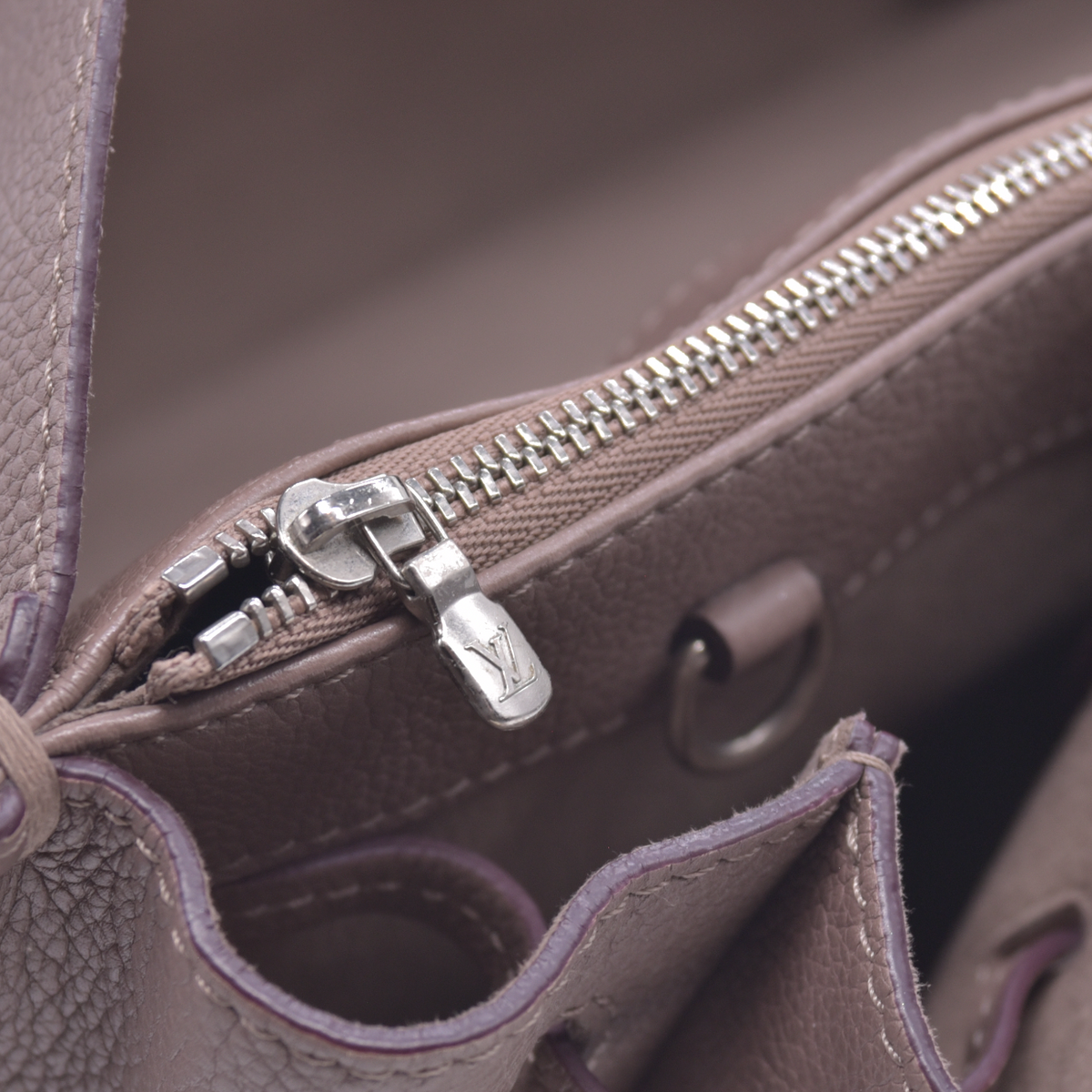 $3100 2017 Louis Vuitton Calfskin Lockmeto Beige 10021133 AR4167