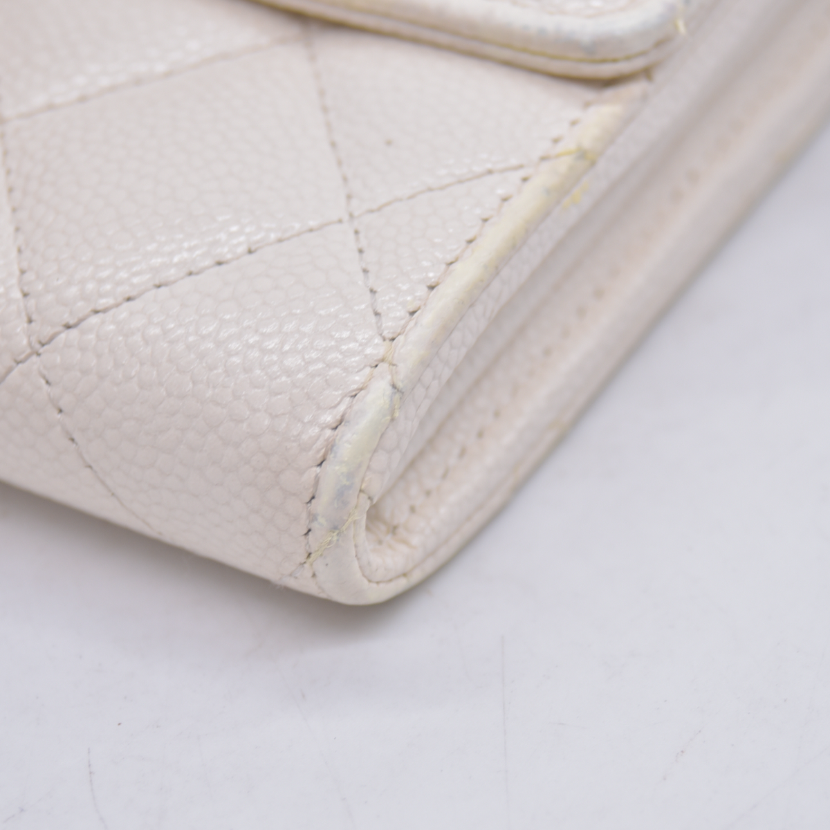 $1400 CHANEL CC Quilted Matelasse Grained Calfskin Bifold Wallet EPXP5N18 10021020