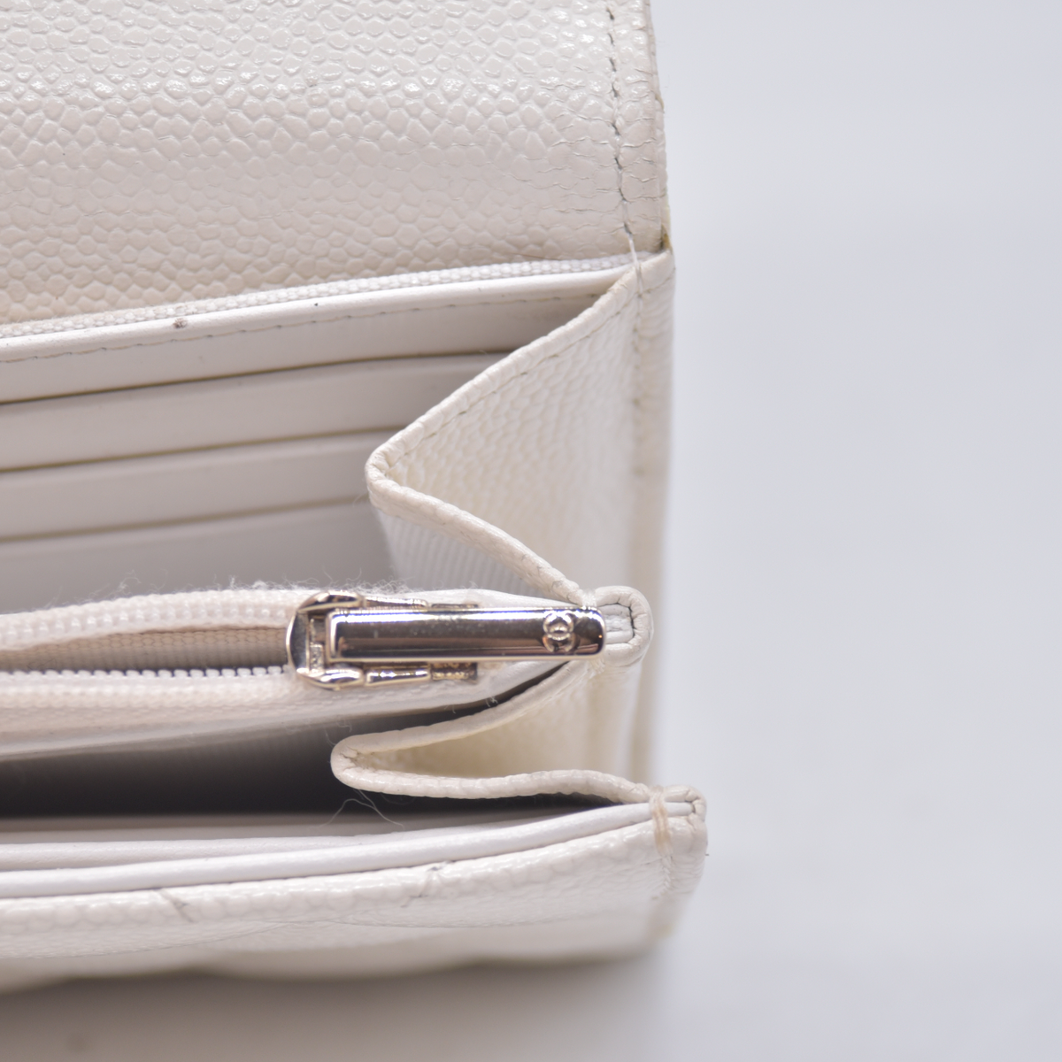 $1400 CHANEL CC Quilted Matelasse Grained Calfskin Bifold Wallet EPXP5N18 10021020