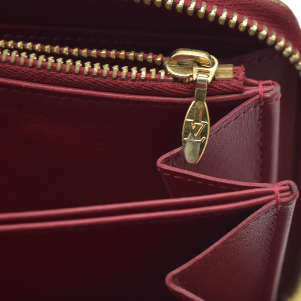 $970 SP1110 2010 Louis Vuitton Pomme d'Amour Monogram Vernis Zippy Wallet CONSIGNMENT