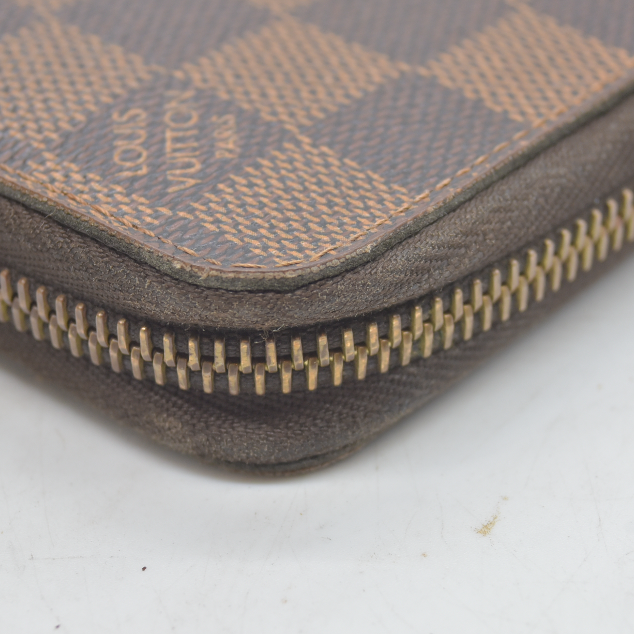 $915 2013 Louis Vuitton Damier Ebene Zippy Wallet CA3103