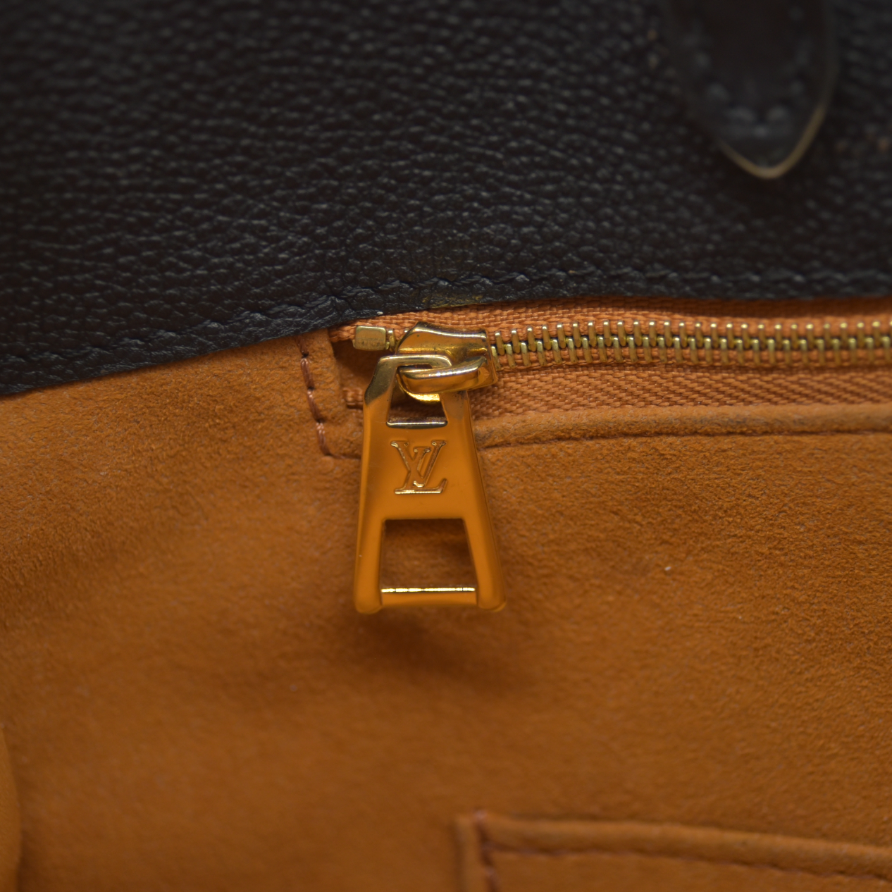 Louis Vuitton  Empreinte Monogram Giant Onthego MM Black RFID