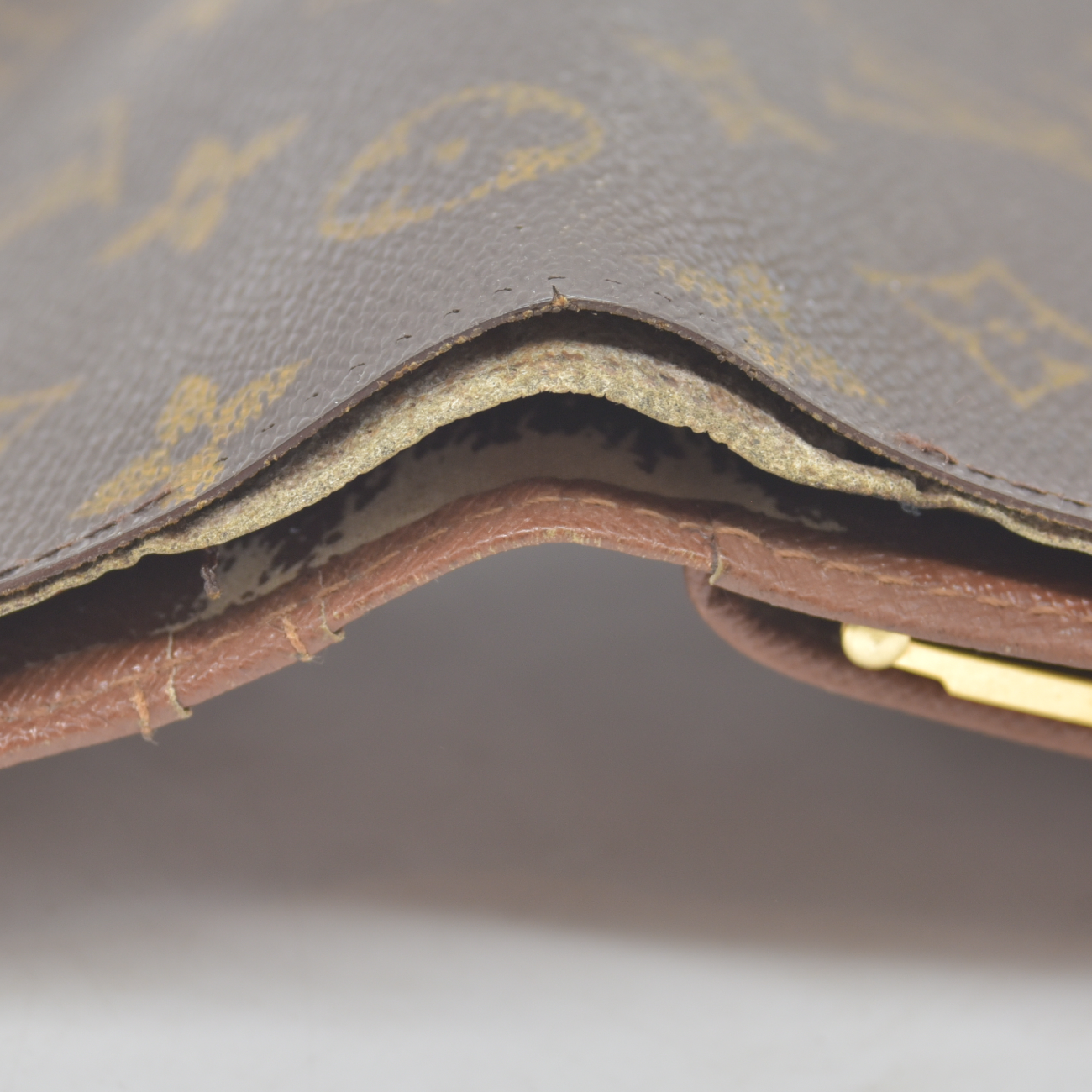 $750 1998 Louis Vuitton Monogram French Purse Wallet CA0958