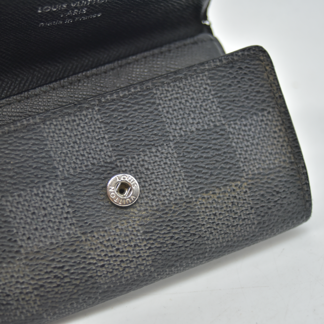 $445 Louis Vuitton Graphite 6 Key Holder CT1180 CONSIGNMENT