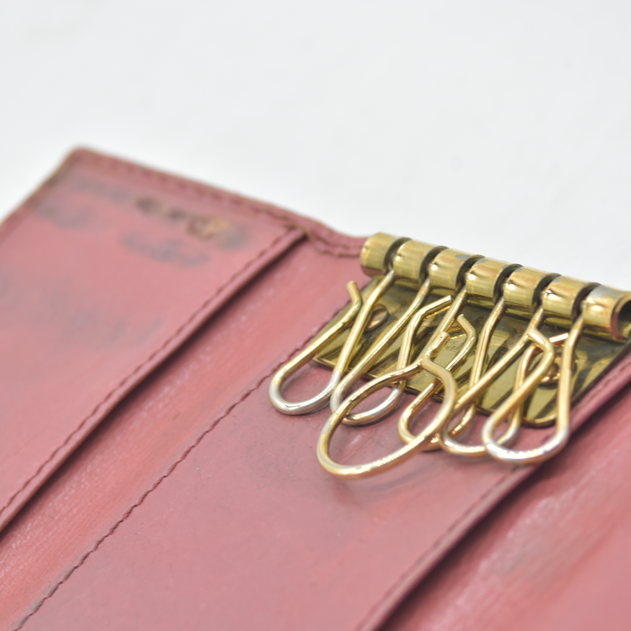 $495 Chloe 6 Key Holder Case Logo Pink