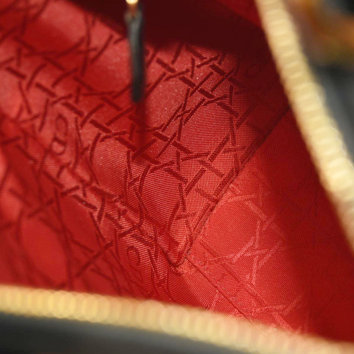 CHRISTIAN DIOR Cannage Medium Lady Dior Black