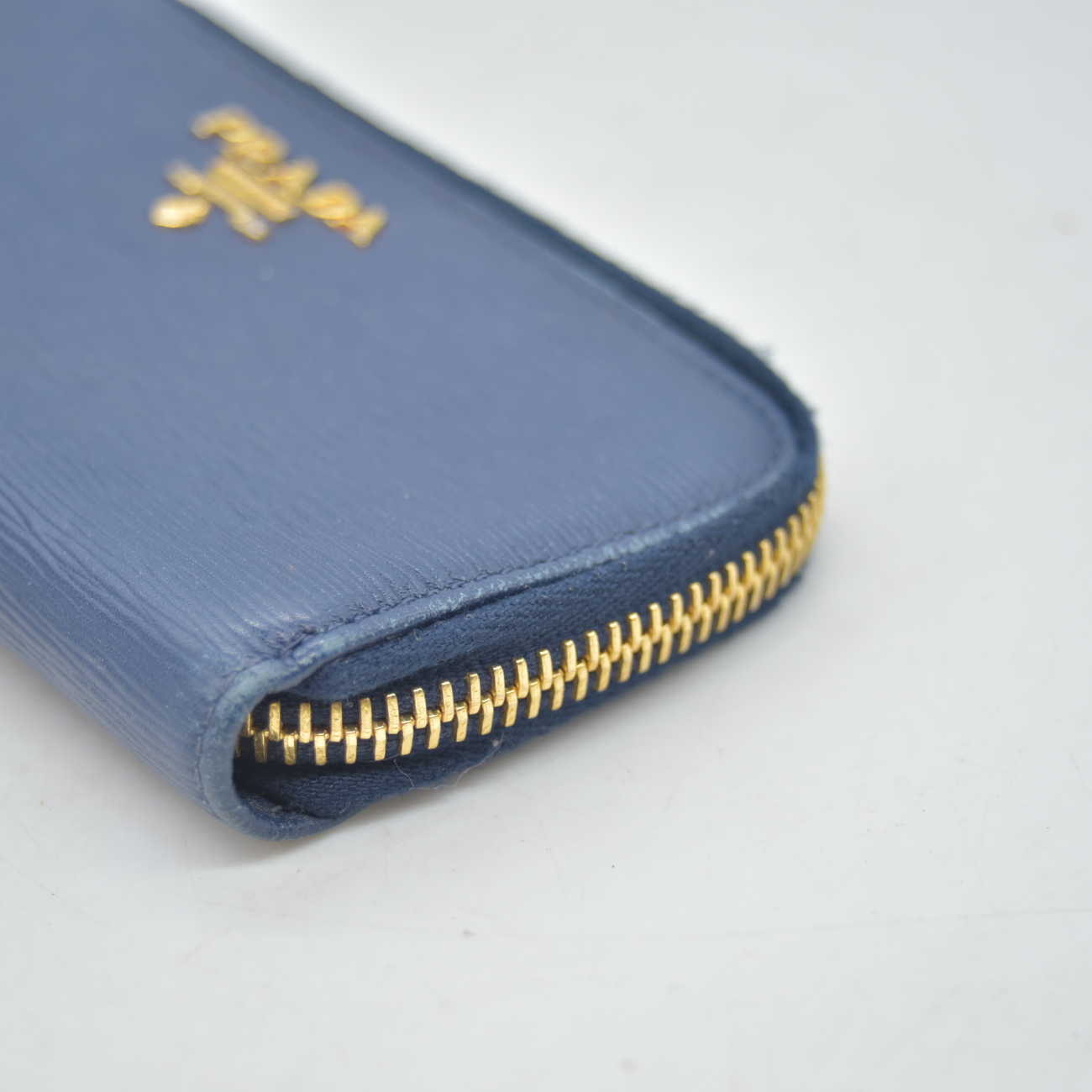 $460 Prada Saffiano Zip Around Key Holder Blue CONSIGNMENT