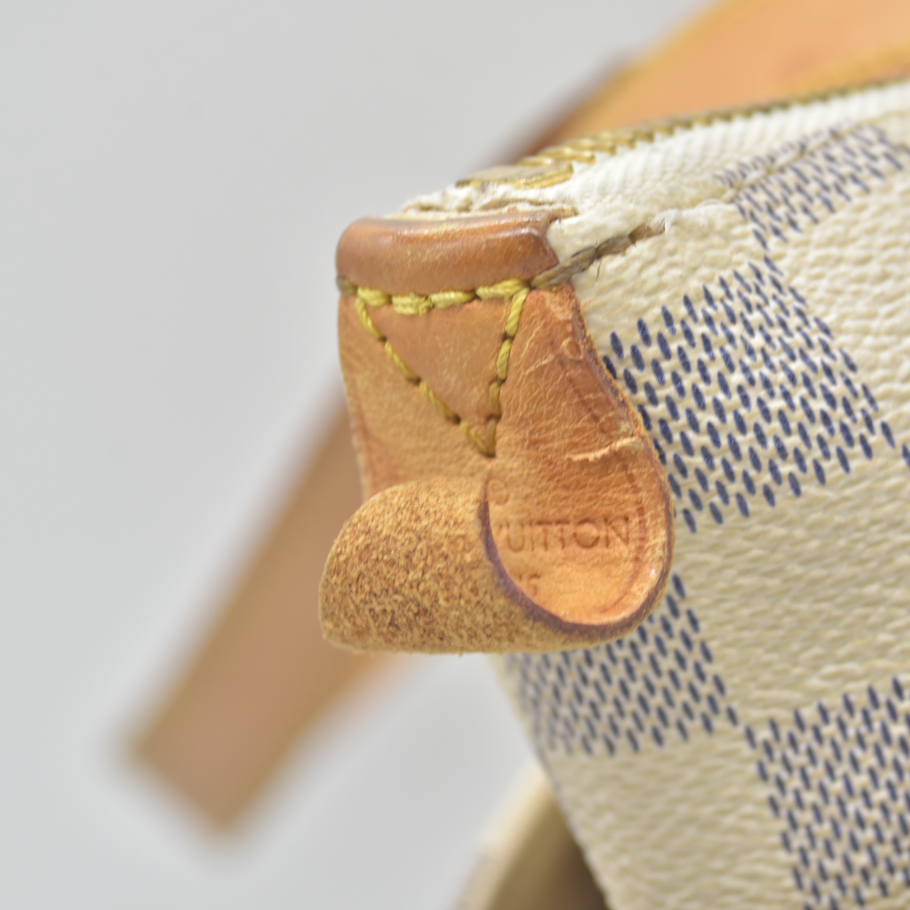 $1270 2009 Louis Vuitton Totally PM White Damier Azur AR2099