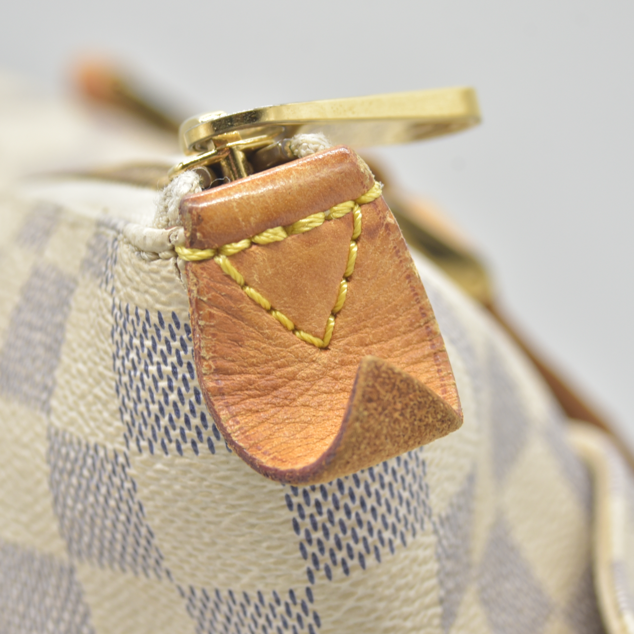$1270 2009 Louis Vuitton Totally PM White Damier Azur AR2099