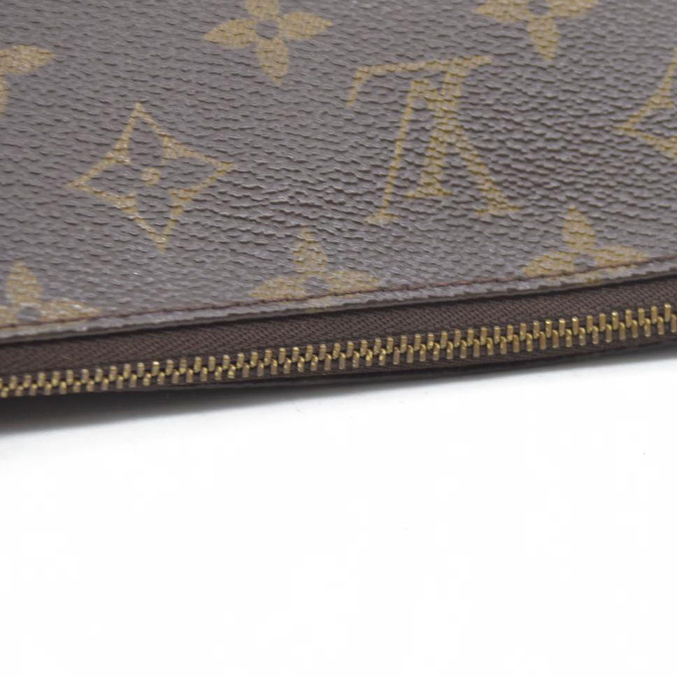 $1660 Louis Vuitton Monogram Pochette Accessories VI0090