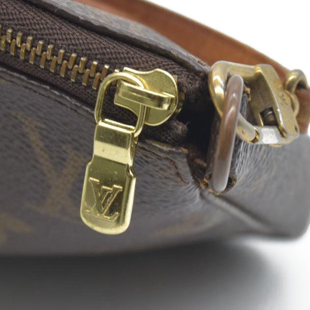 $1660 Louis Vuitton Monogram Pochette Accessories VI0090