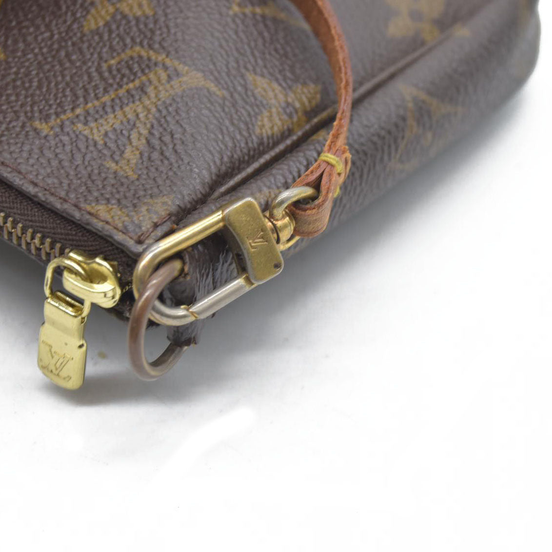 $1660 Louis Vuitton Monogram Pochette Accessories VI0090