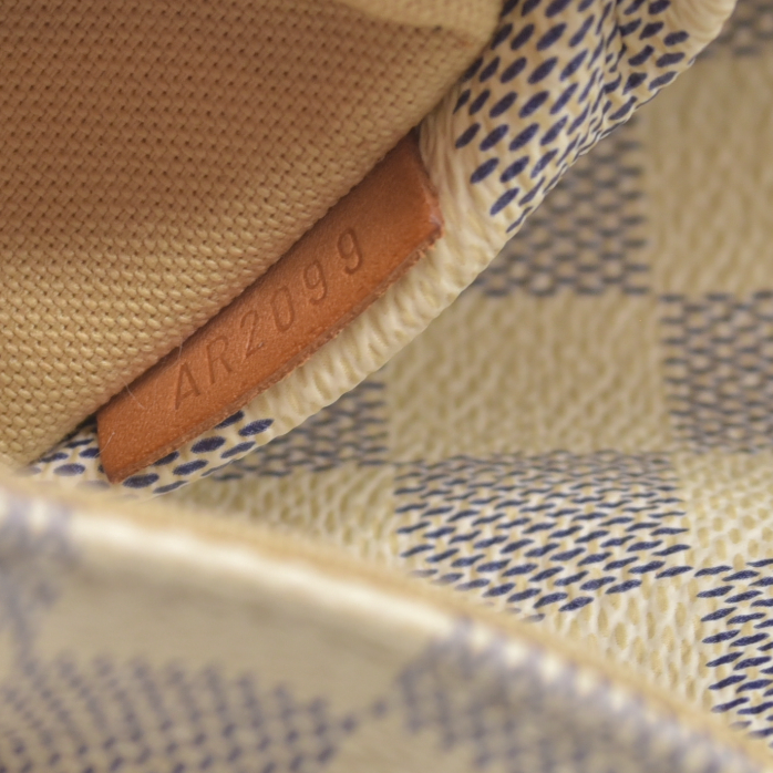 $1270 2009 Louis Vuitton Totally PM White Damier Azur AR2099