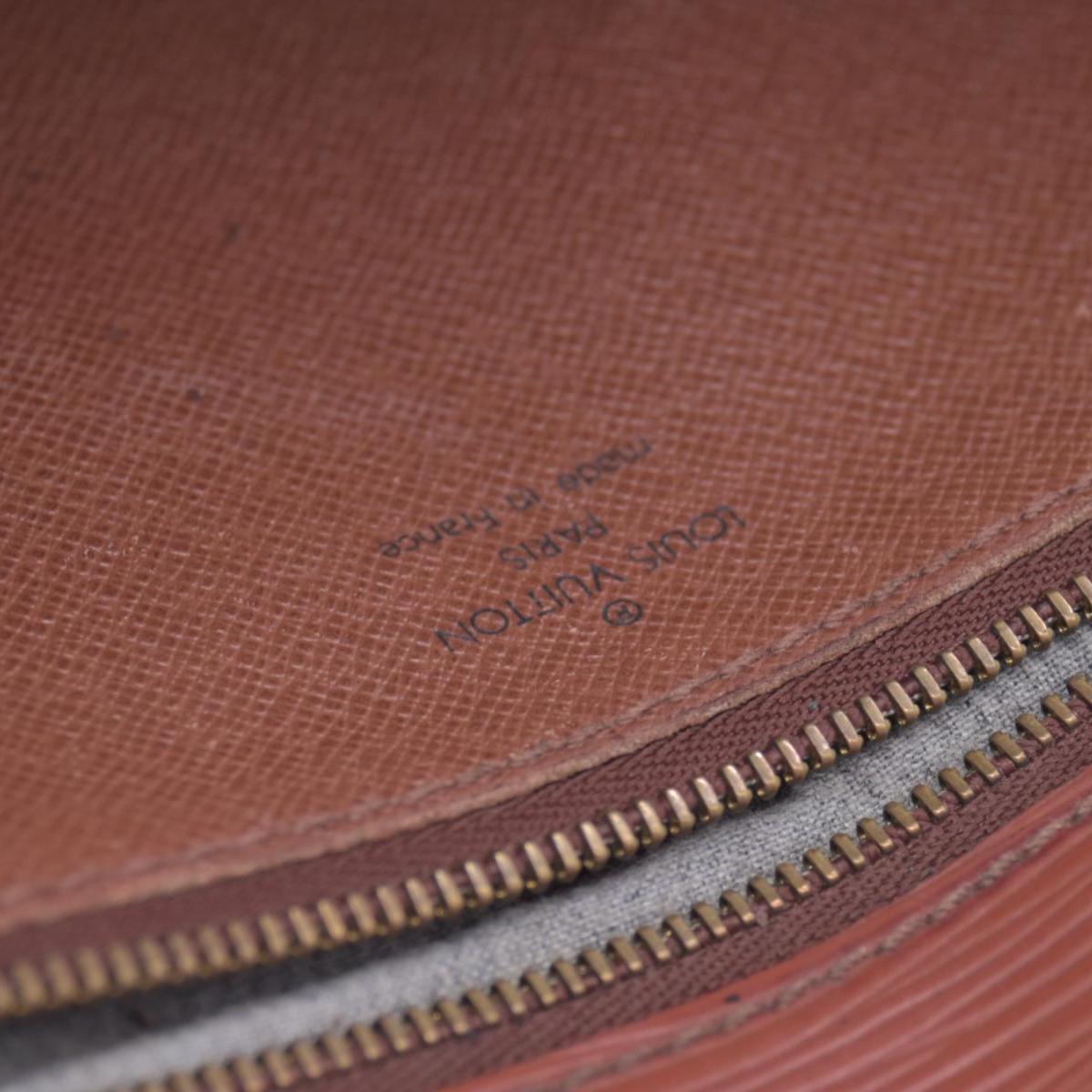 $1080 Louis Vuitton  Epi Leather Pochette Sellier Dragonne 26 10021254