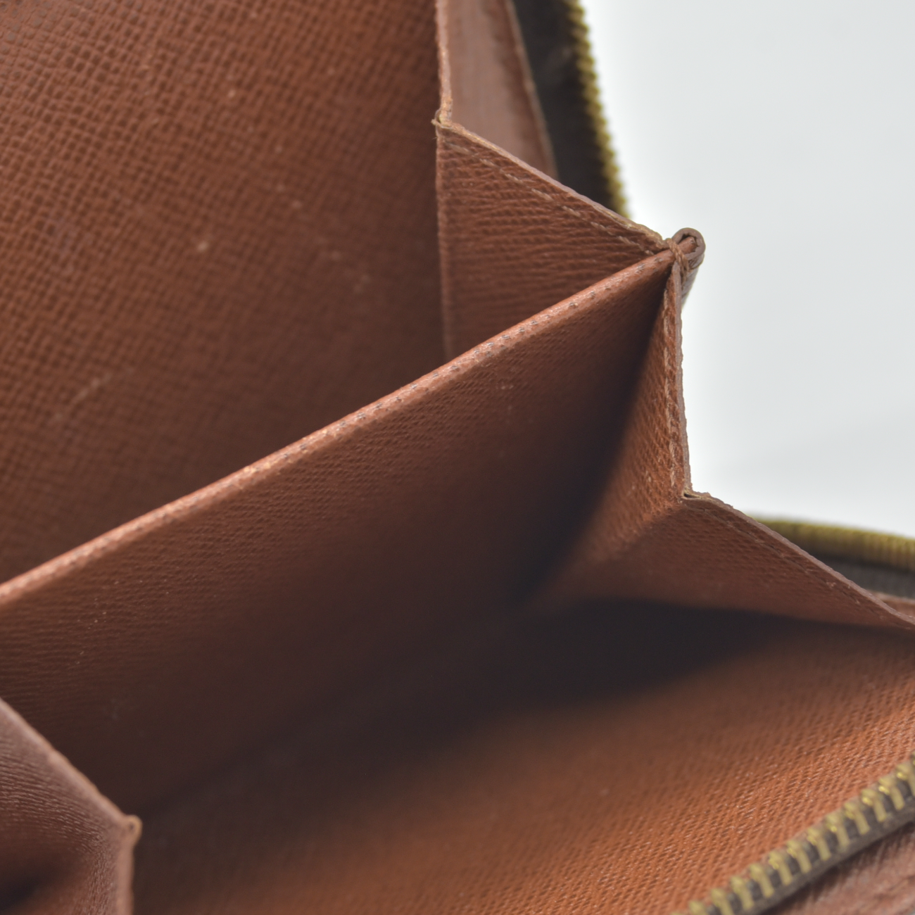 $625 1999 DAMAGED Louis Vuitton Monogram Compact Zip Bifold Wallet Brown MI0979