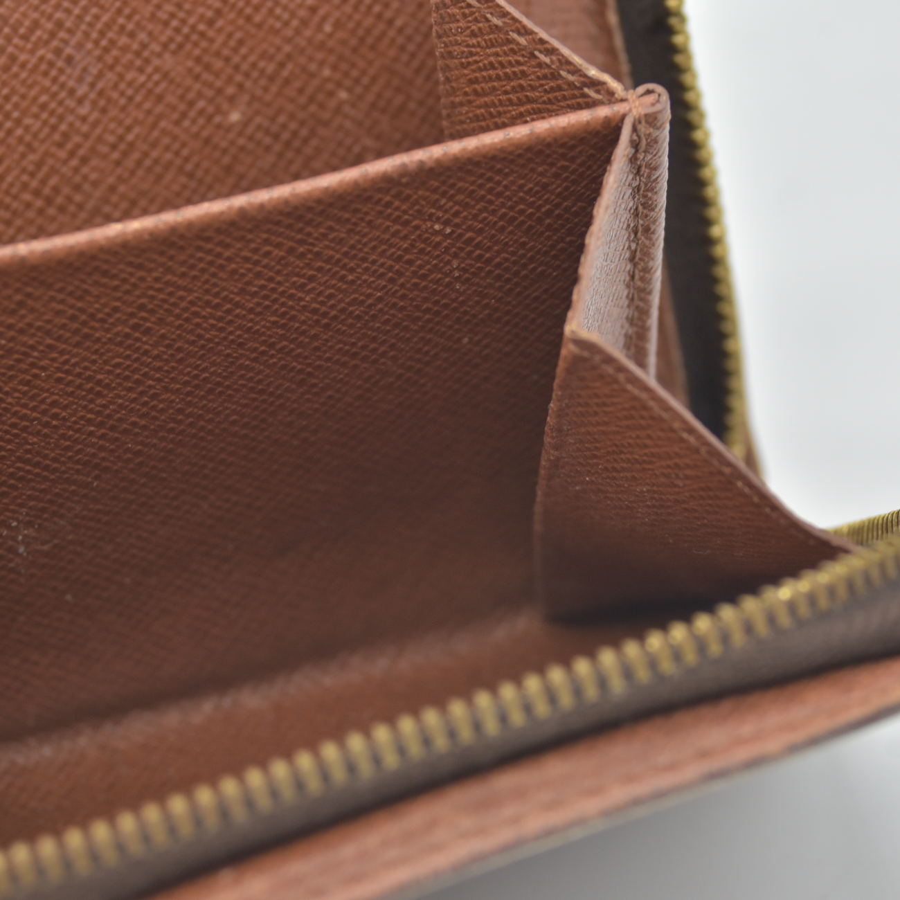 $625 1999 DAMAGED Louis Vuitton Monogram Compact Zip Bifold Wallet Brown MI0979