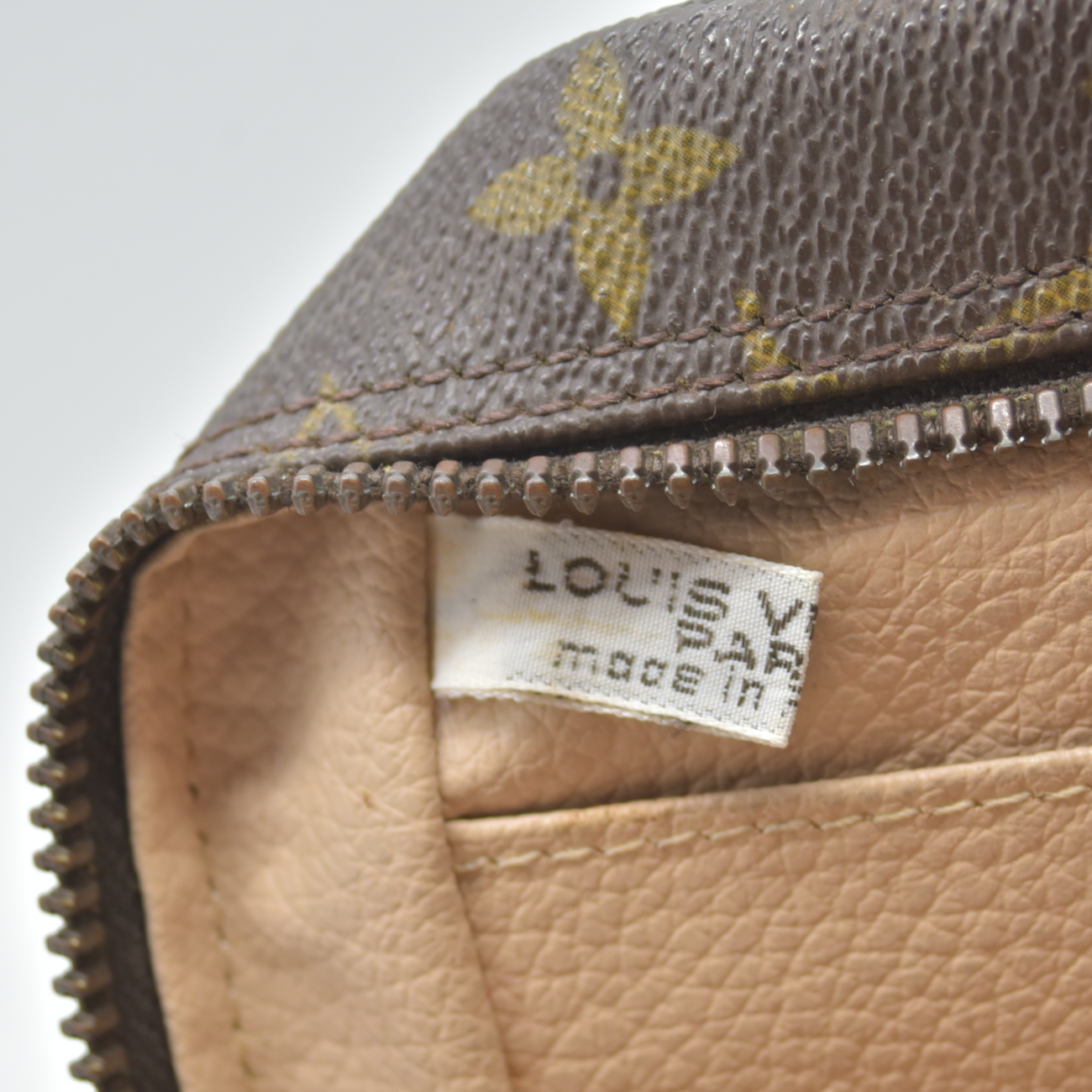 $600 Louis Vuitton LV Cosmetic Pouch Trousse Toilette 23 Brown Monogram