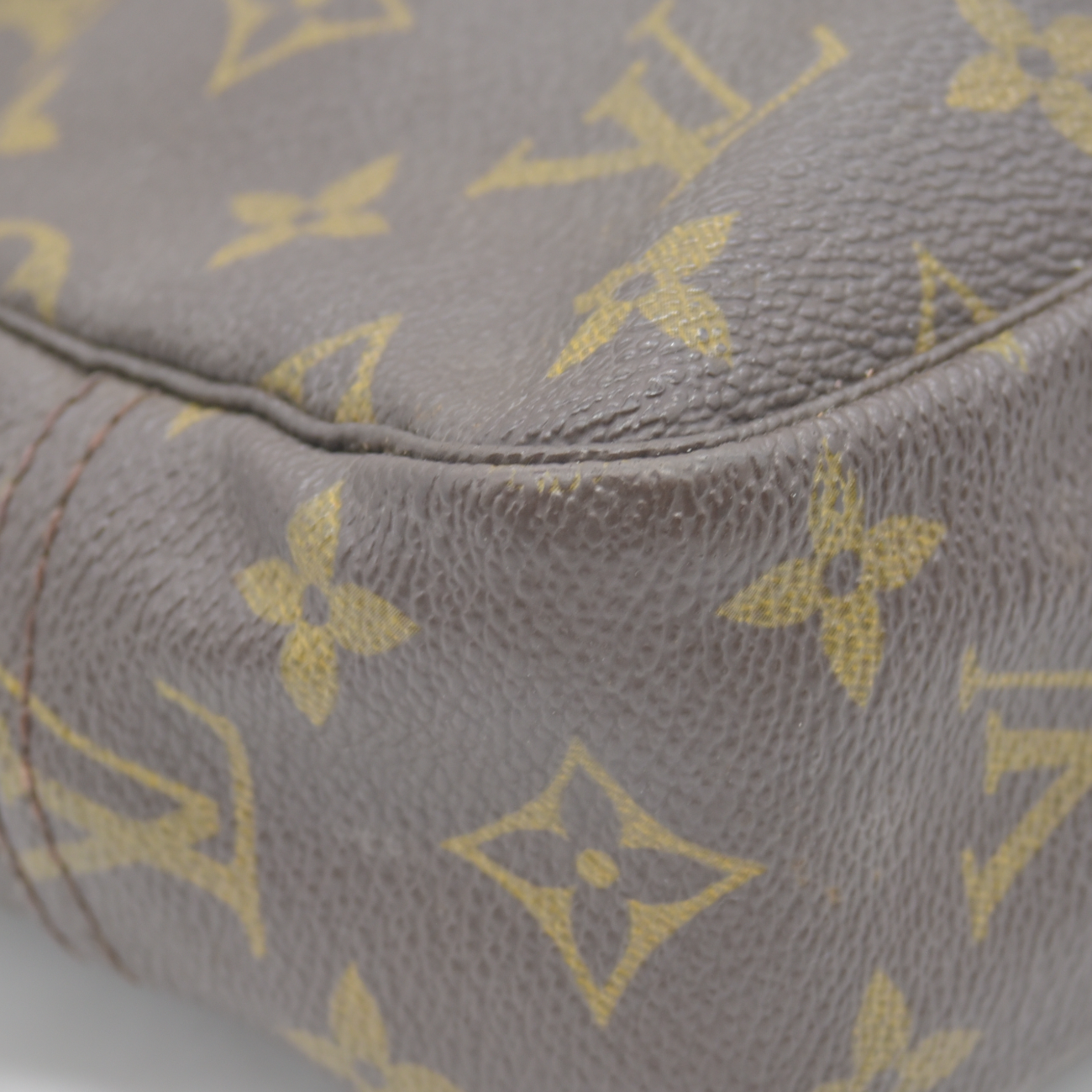 $600 Louis Vuitton LV Cosmetic Pouch Trousse Toilette 23 Brown Monogram