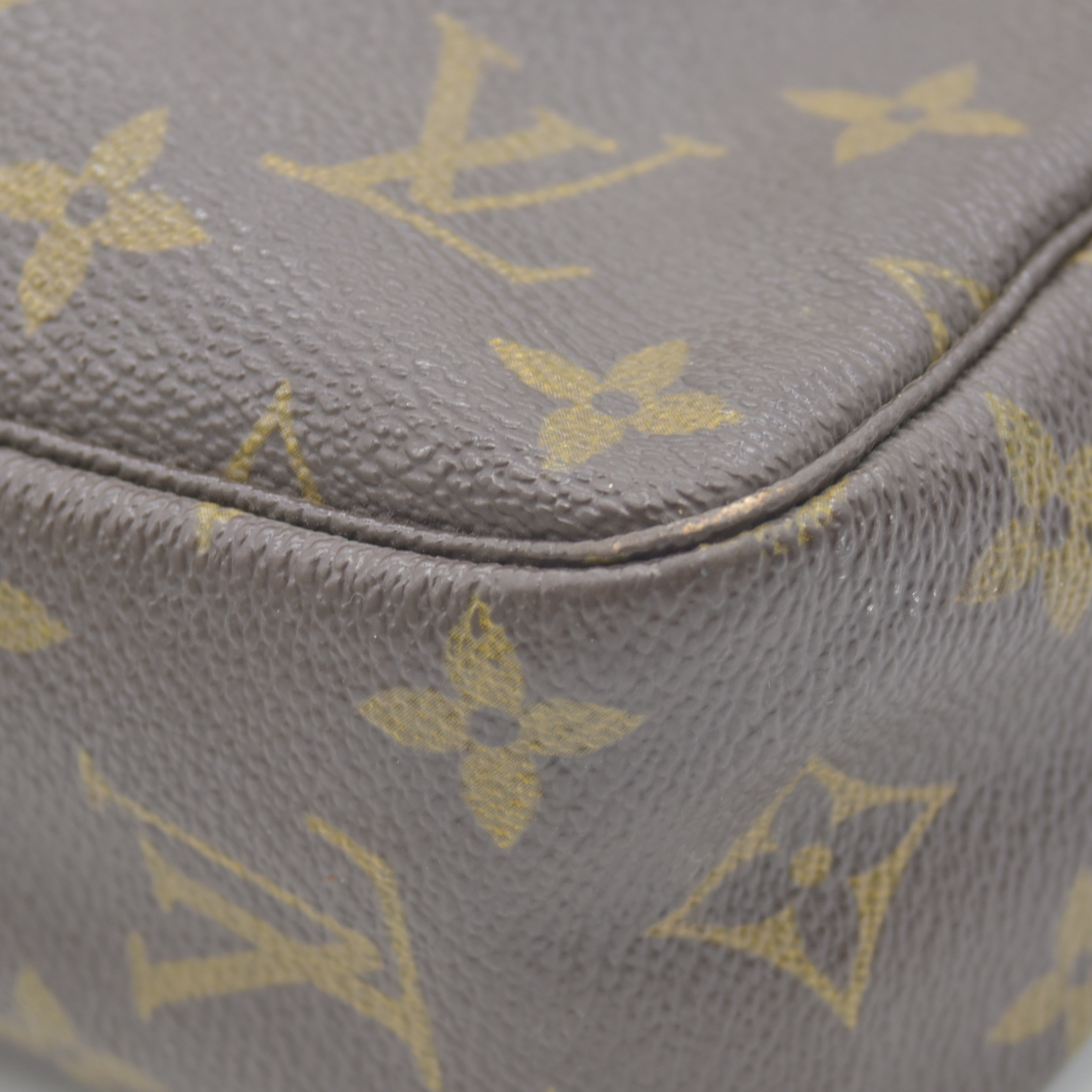 $600 Louis Vuitton LV Cosmetic Pouch Trousse Toilette 23 Brown Monogram