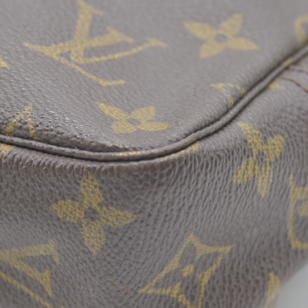 $600 Louis Vuitton LV Cosmetic Pouch Trousse Toilette 23 Brown Monogram